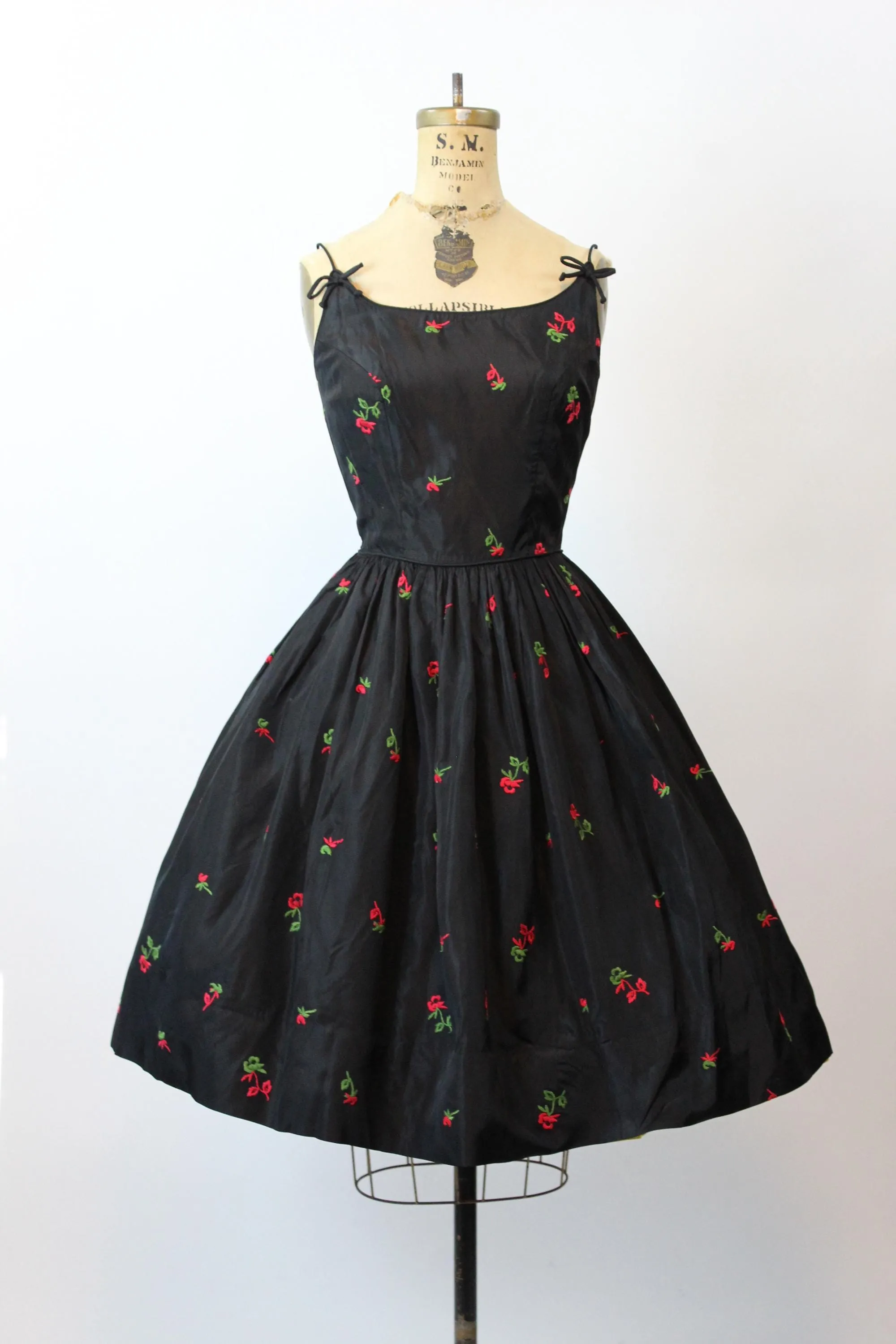 1950s EMBROIDERED flower dress xs | new fall winter