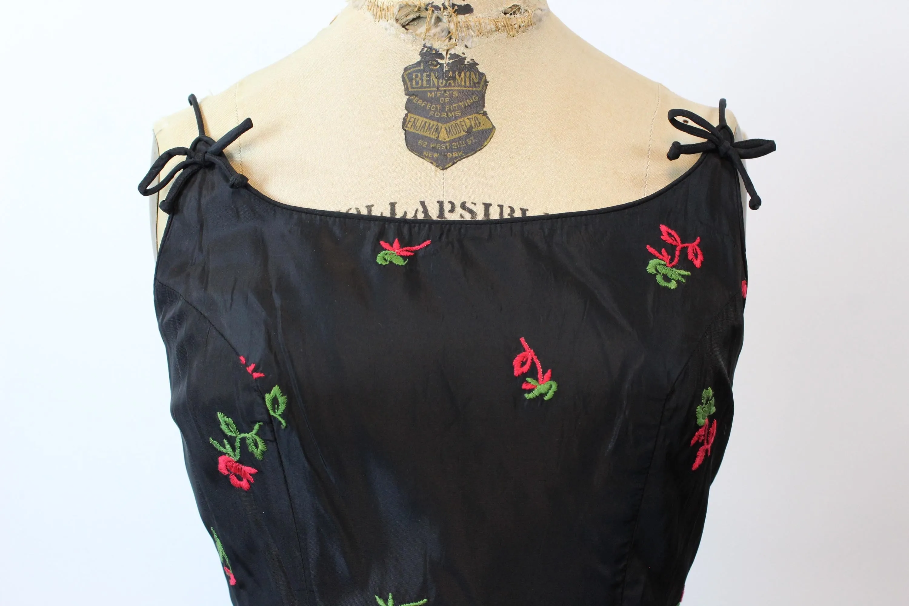 1950s EMBROIDERED flower dress xs | new fall winter