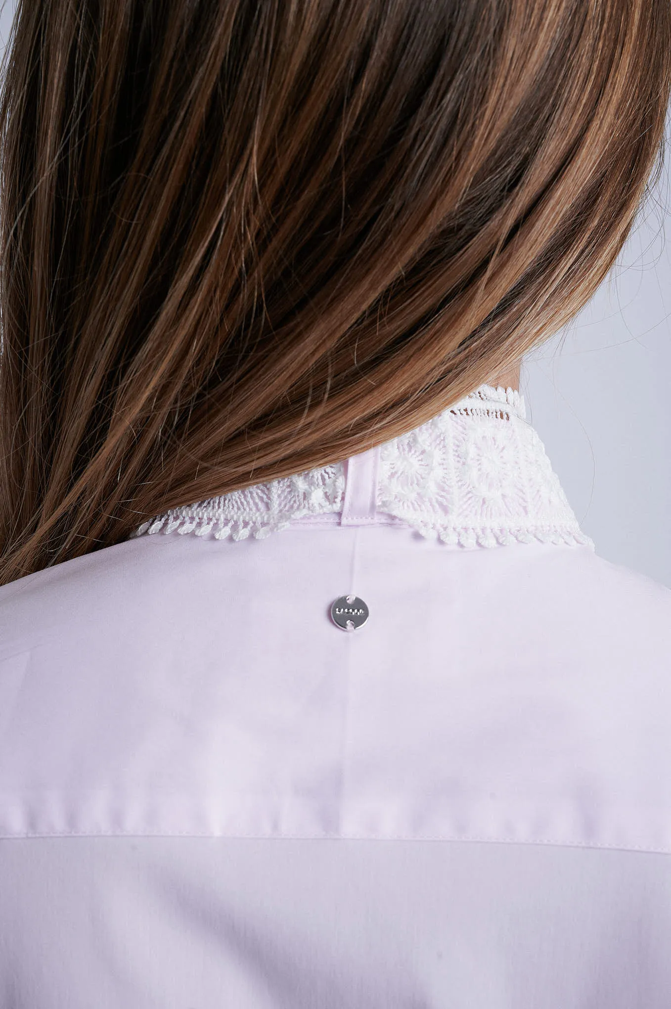 cotton elastane shirt with ribbon lace at collar