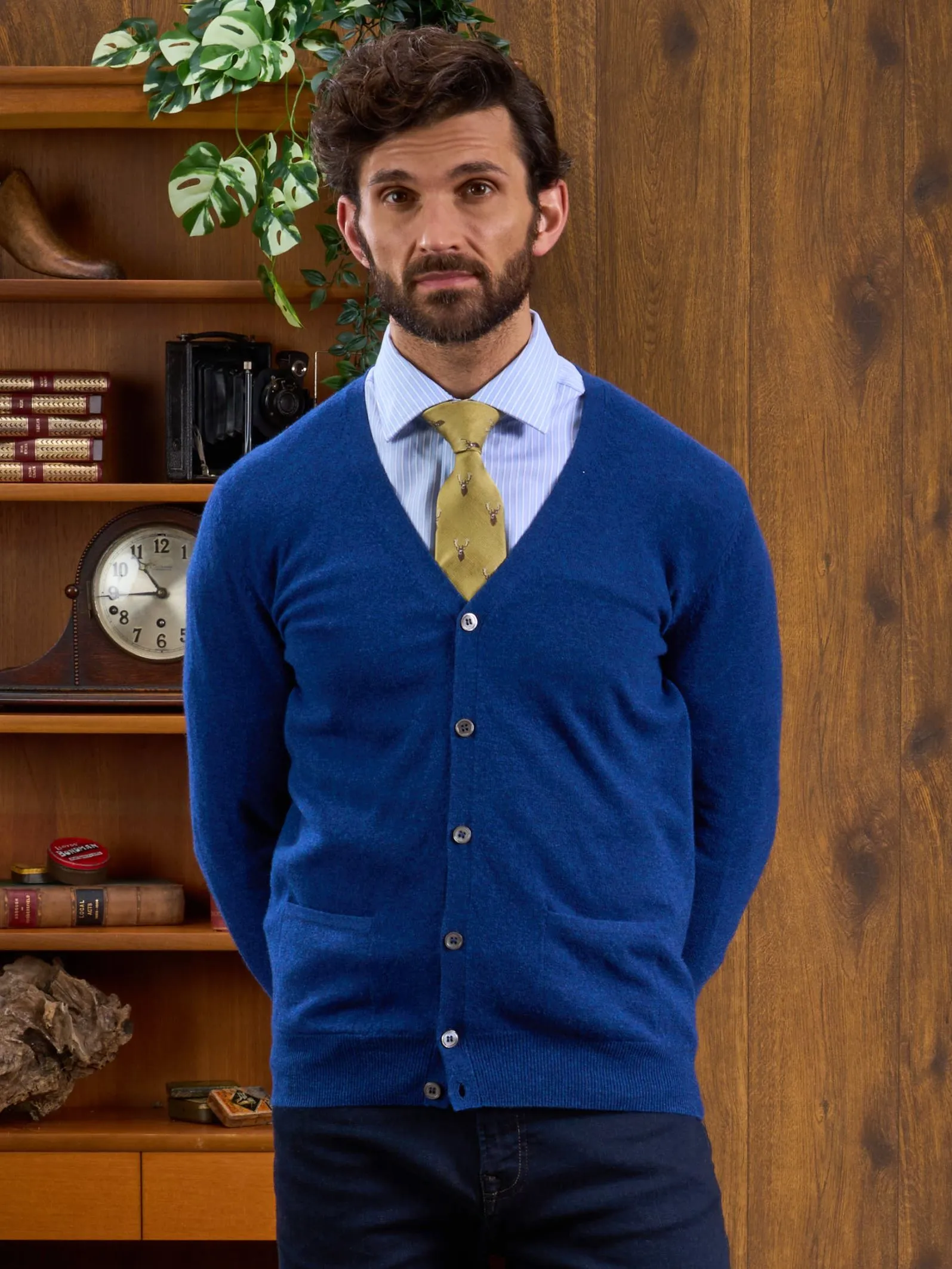 Men's Geelong Lambswool Cardigan in Pacific - Classic Fit