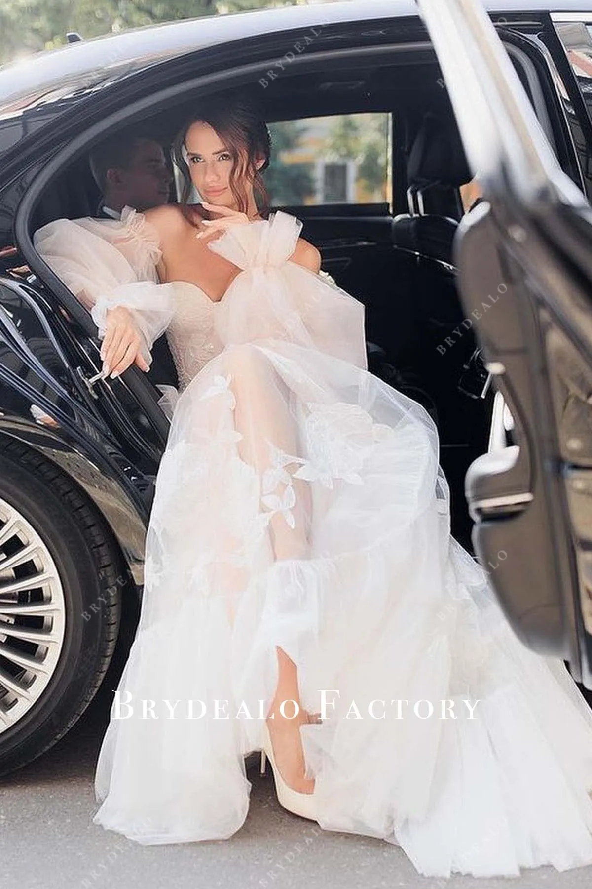 Off Shoulder Long Sleeve Sweetheart Neck Tulle Wedding Dress