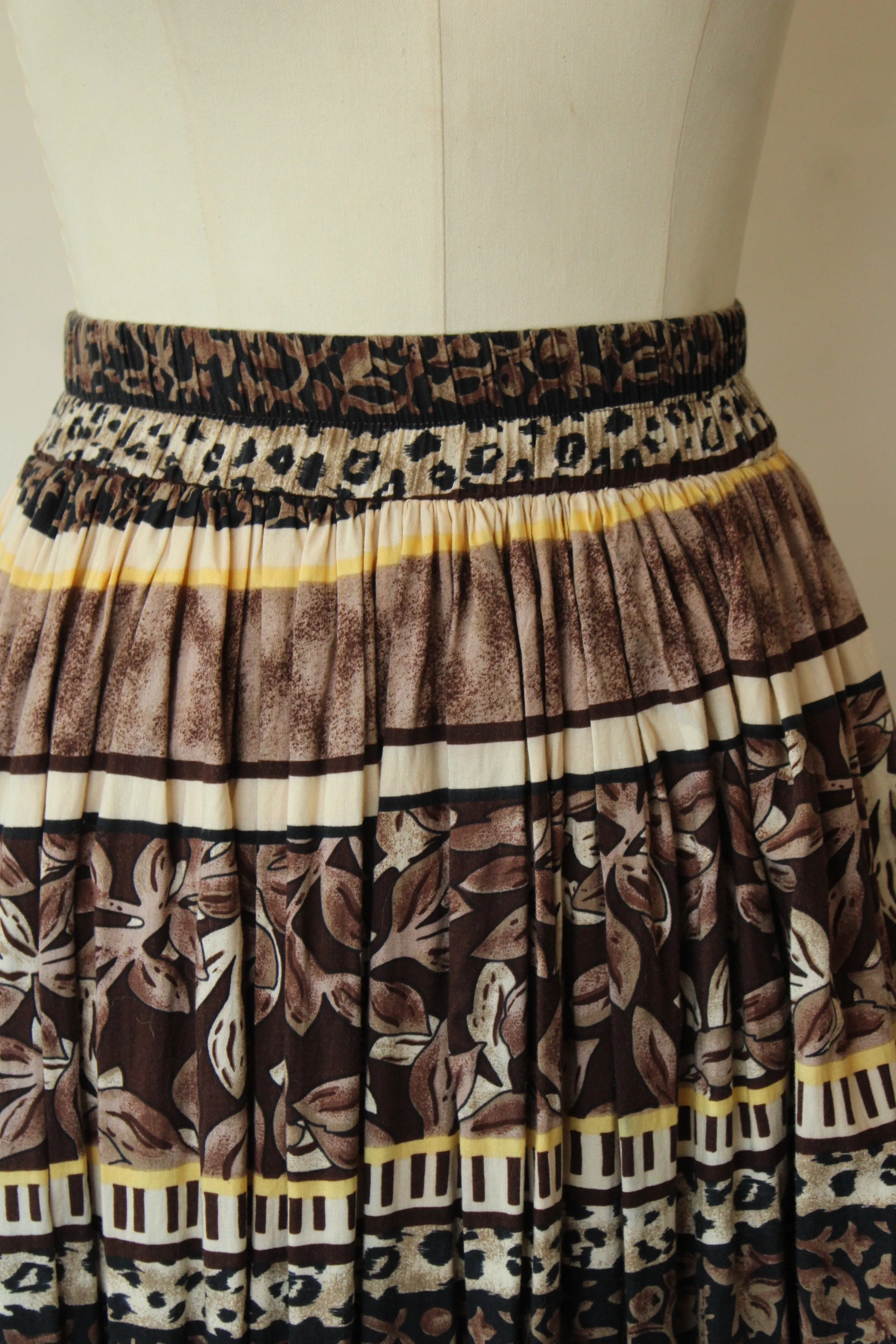 Vintage 1990s Brookridge Black and Brown Full Circle Skirt