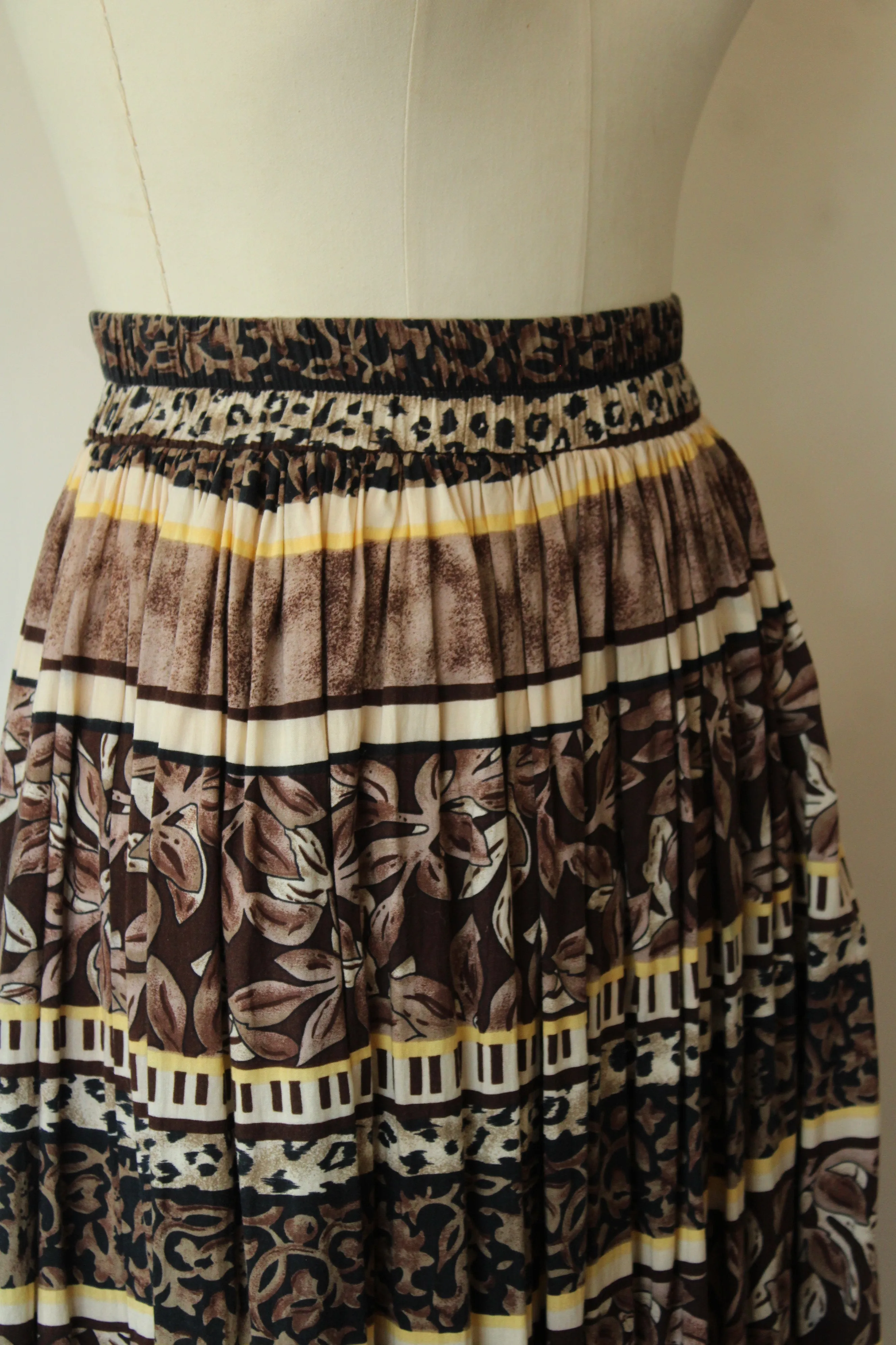 Vintage 1990s Brookridge Black and Brown Full Circle Skirt